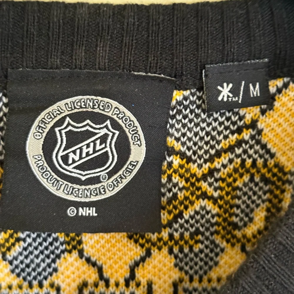 Boston Bruins Christmas Sweater NWT NHL Hockey Sports Team - Picture 3 of 4